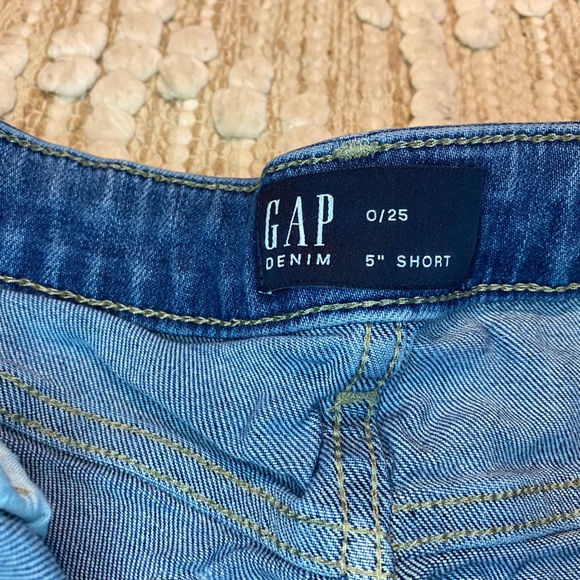 GAP denim distressed shorts sz 0/25 EUC - Picture 5 of 8